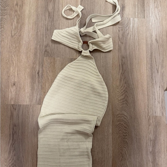 PrettyLittleThing Cream Halter Maxi Dress - Picture 4 of 5